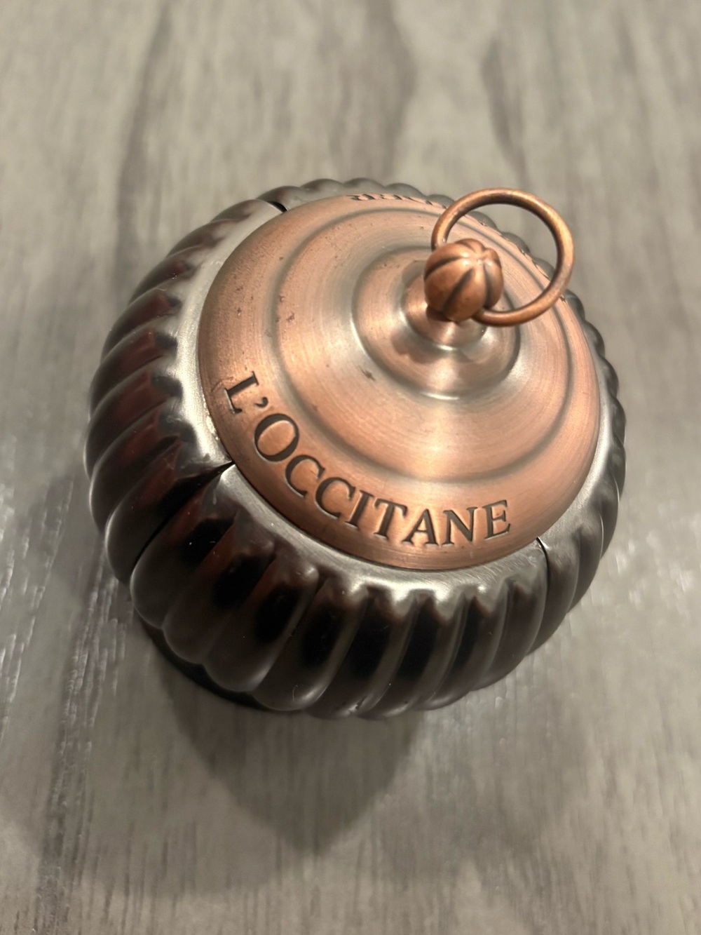 * Vintagw L'OCCITANE Pomander Decorative metal potpourri holder